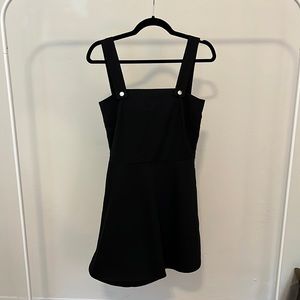 Beautiful wood wood black mini dress